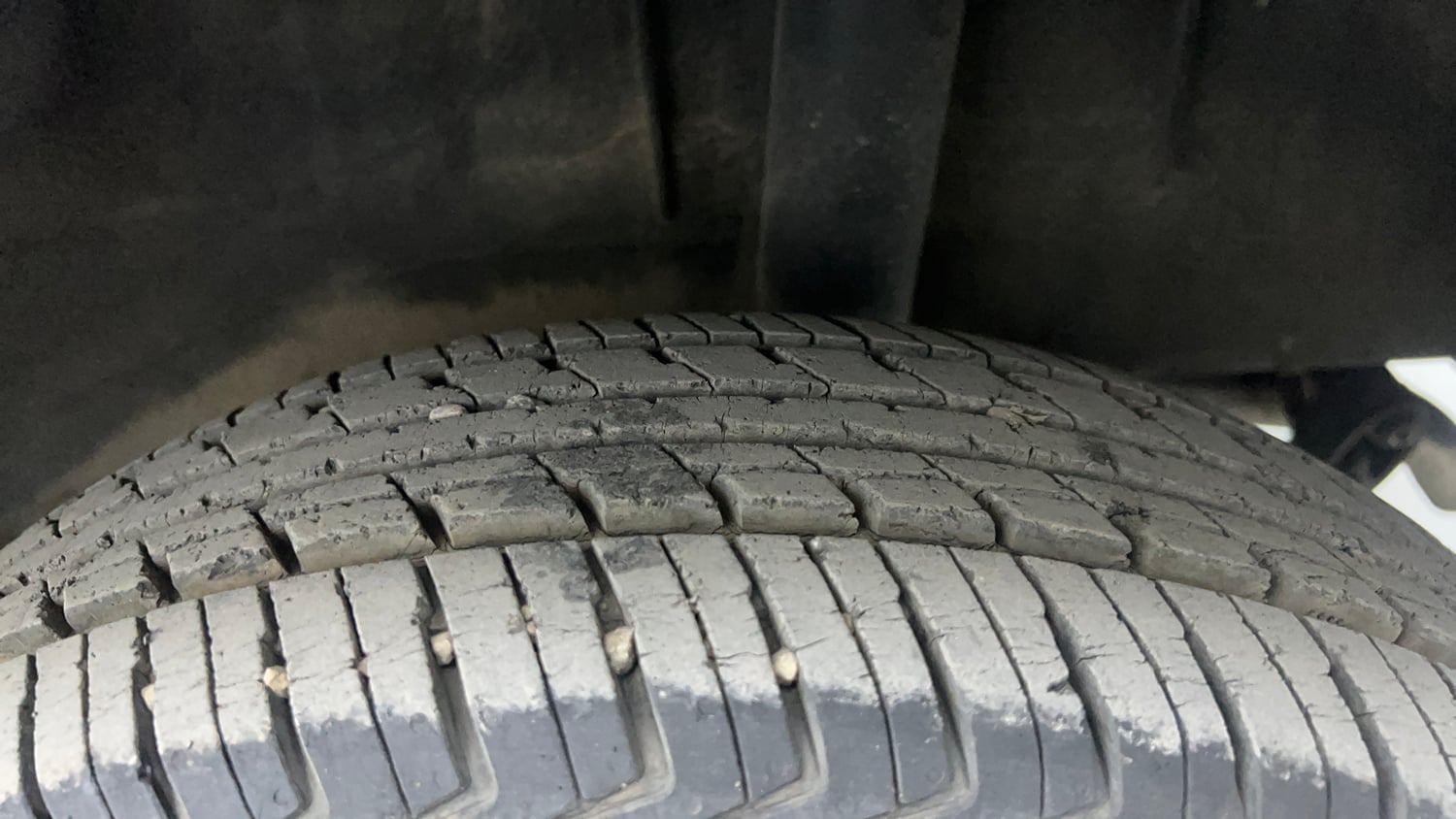 Used 2015 Renault Kwid RXT Petrol Manual tyres LEFT REAR TYRE TREAD VIEW