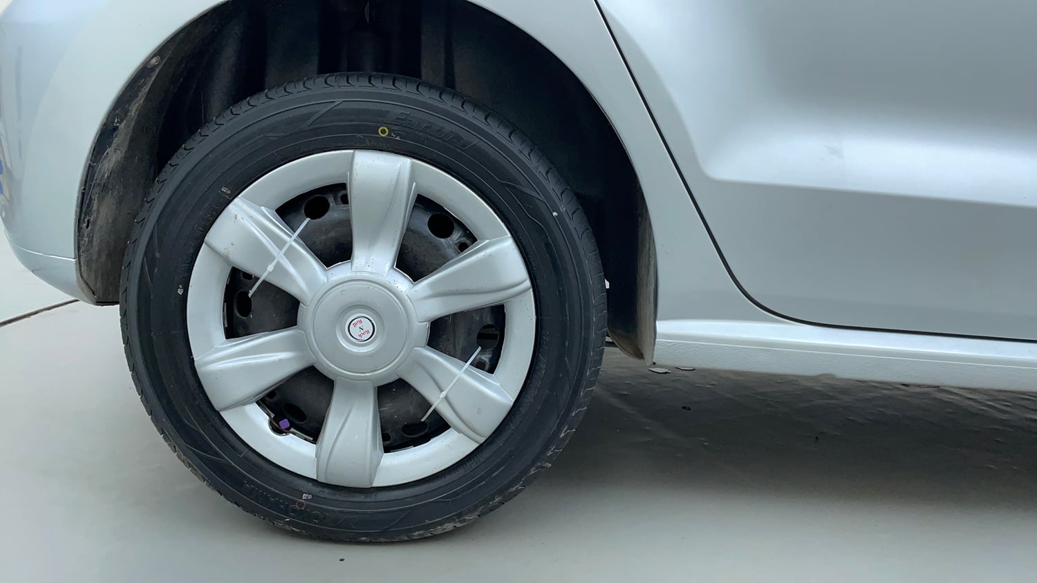 Used 2013 Volkswagen Polo Comfortline 1.2L (P) Petrol Manual tyres RIGHT REAR TYRE RIM VIEW