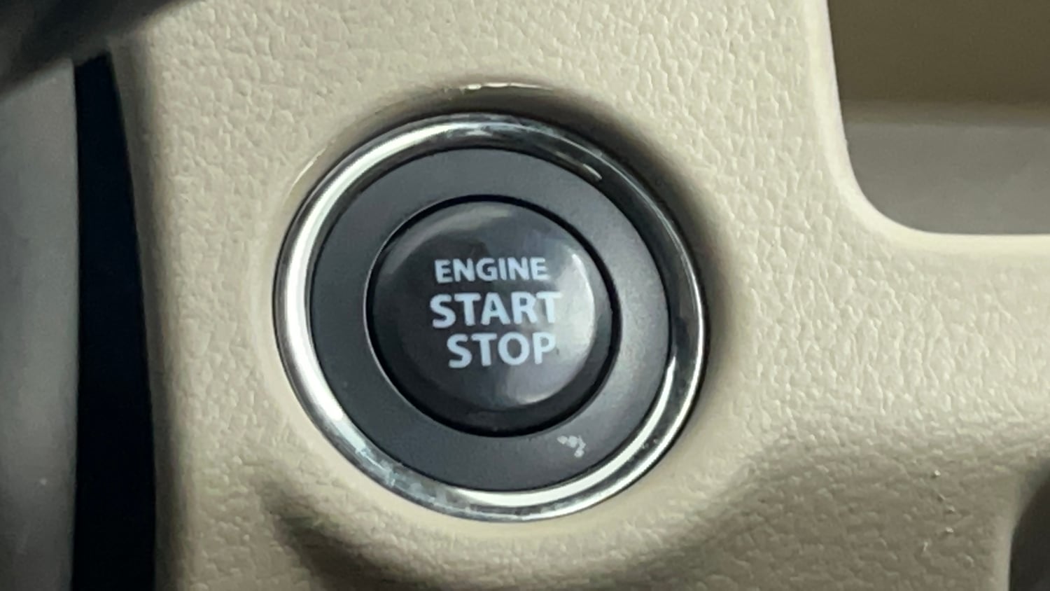 Used 2016 Maruti Suzuki Ciaz ZXi Petrol Manual top_features Keyless start