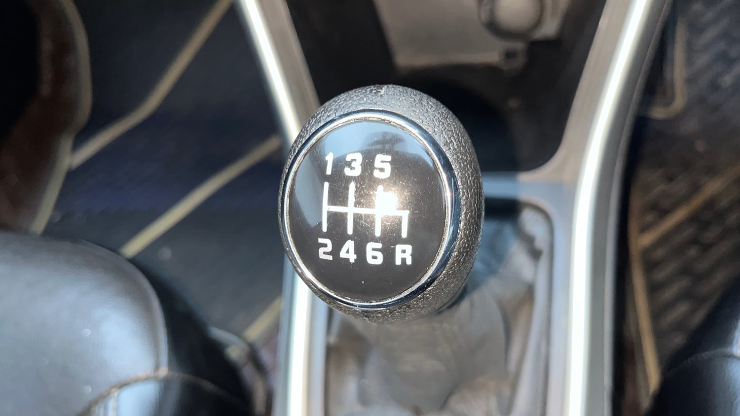 Used 2017 Maruti Suzuki S-Cross Alpha 1.6 Diesel Manual interior GEAR  KNOB VIEW