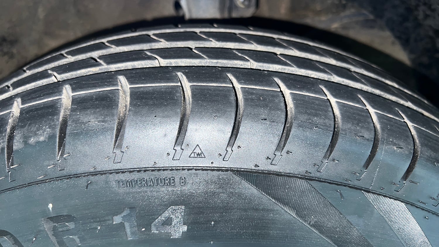 Used 2023 Maruti Suzuki Swift VXi Petrol Manual tyres RIGHT FRONT TYRE TREAD VIEW