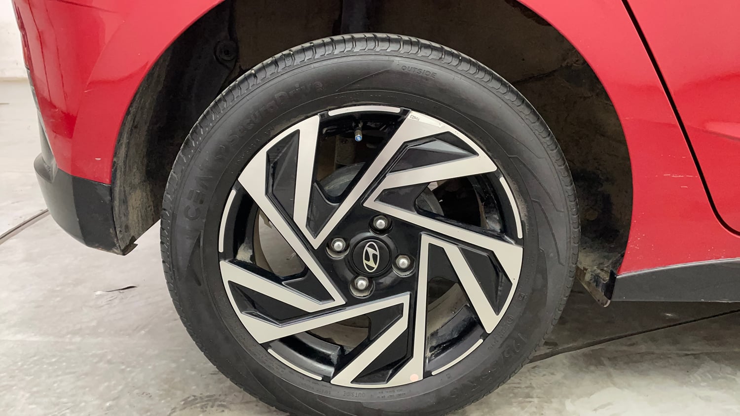 Used 2023 Hyundai New i20 Asta (O) 1.2 IVT Petrol Automatic tyres RIGHT REAR TYRE RIM VIEW