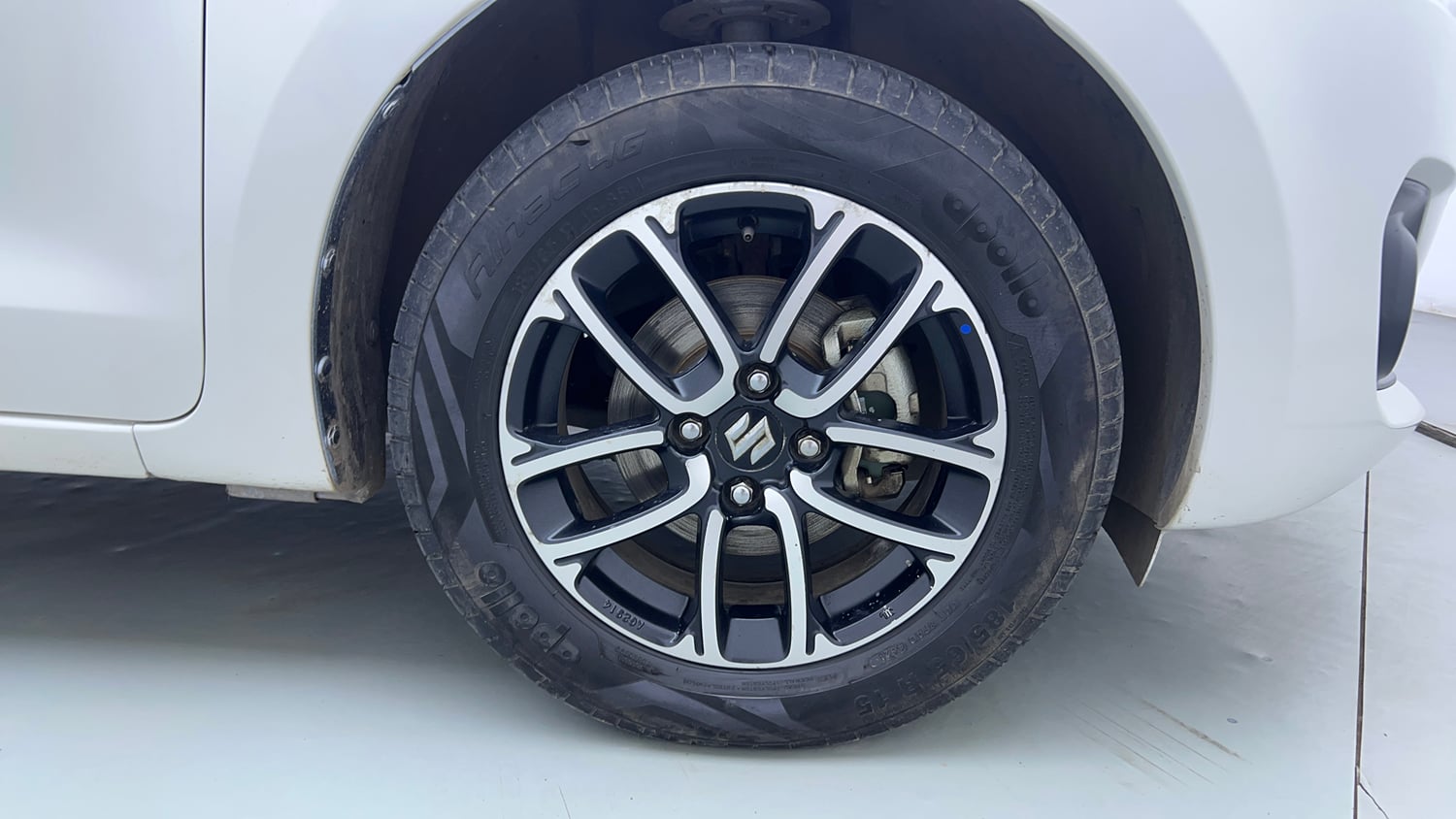 Used 2021 Maruti Suzuki Swift ZXi Plus Dual Tone Petrol Manual tyres RIGHT FRONT TYRE RIM VIEW