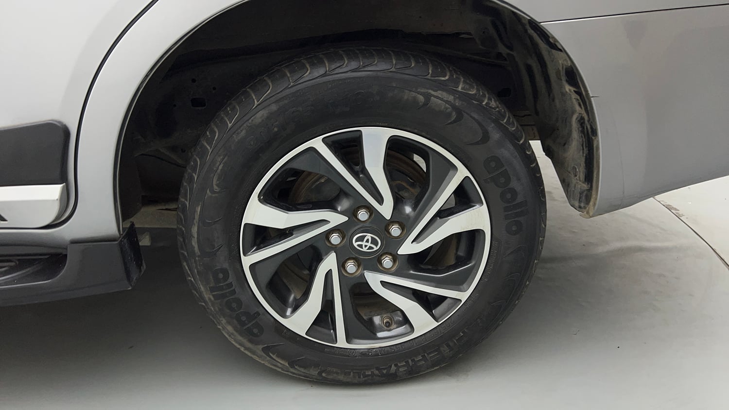 Used 2022 Toyota Innova Crysta VX 2.7 7 STR Petrol Manual tyres LEFT REAR TYRE RIM VIEW