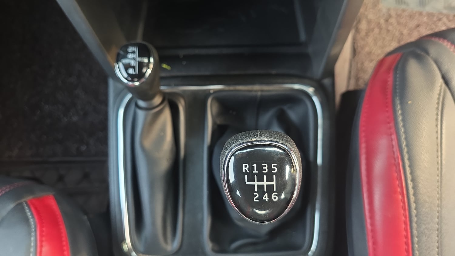 Used 2023 Mahindra Thar LX Hard Top Diesel MT 4WD Diesel Manual interior GEAR  KNOB VIEW