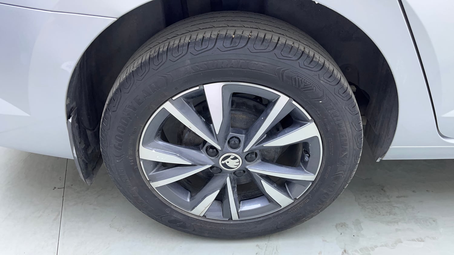 Used 2022 Skoda Slavia Style 1.0L TSI AT Petrol Automatic tyres RIGHT REAR TYRE RIM VIEW