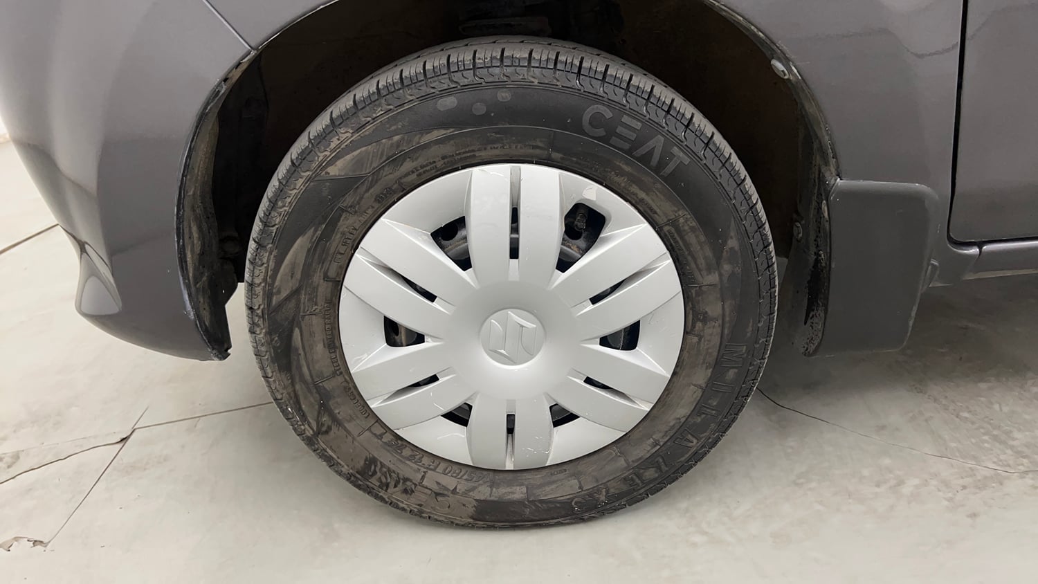 Used 2014 Maruti Suzuki Alto 800 Lxi CNG Cng Manual tyres LEFT FRONT TYRE RIM VIEW
