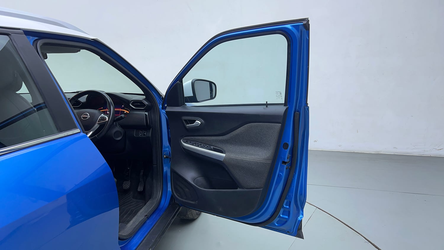 Used 2022 Nissan Magnite XV Petrol Manual interior RIGHT FRONT DOOR OPEN VIEW