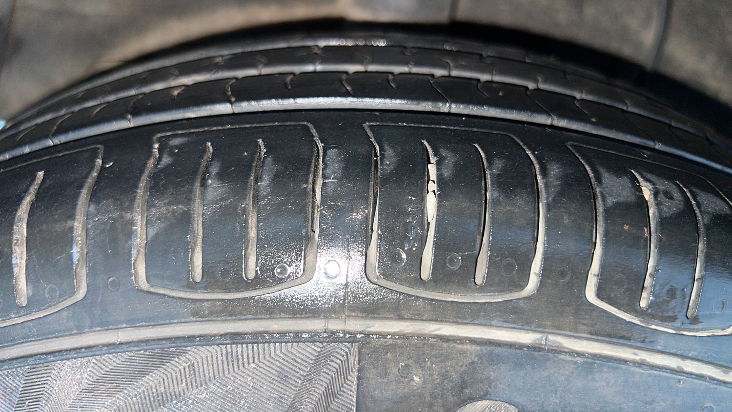 Used 2016 Hyundai Grand i10 Asta AT 1.2 Kappa VTVT (O) Petrol Automatic tyres RIGHT REAR TYRE TREAD VIEW