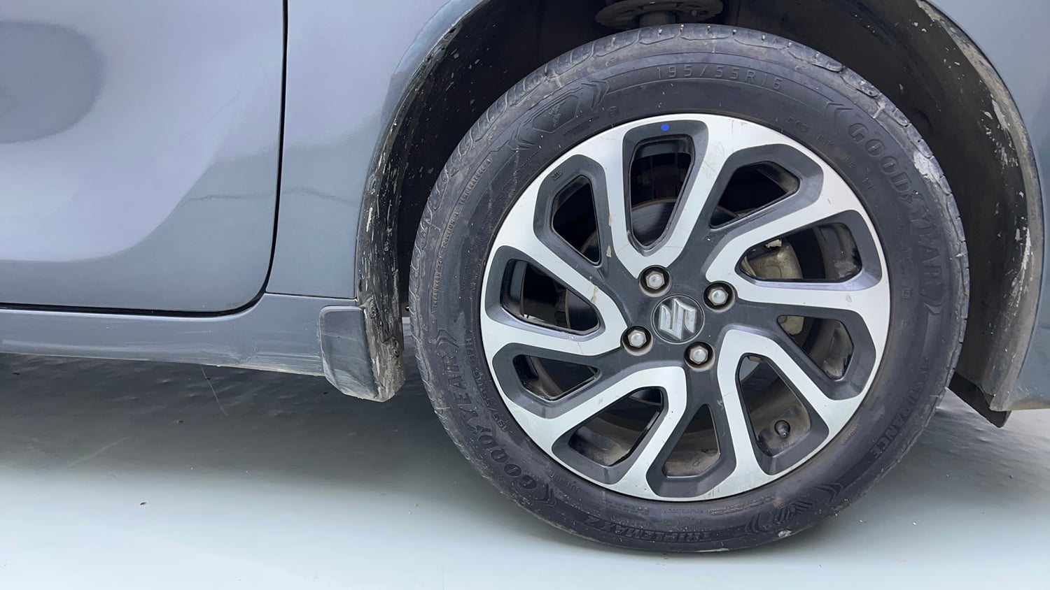 Used 2022 Maruti Suzuki Baleno Alpha AGS Petrol Automatic tyres RIGHT FRONT TYRE RIM VIEW