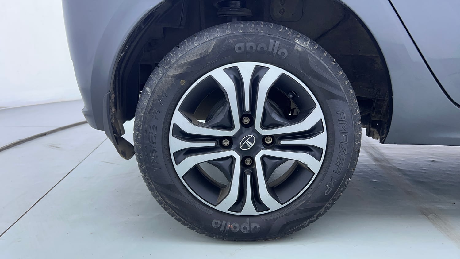 Used 2022 Tata Tiago XT CNG Cng Manual tyres RIGHT REAR TYRE RIM VIEW