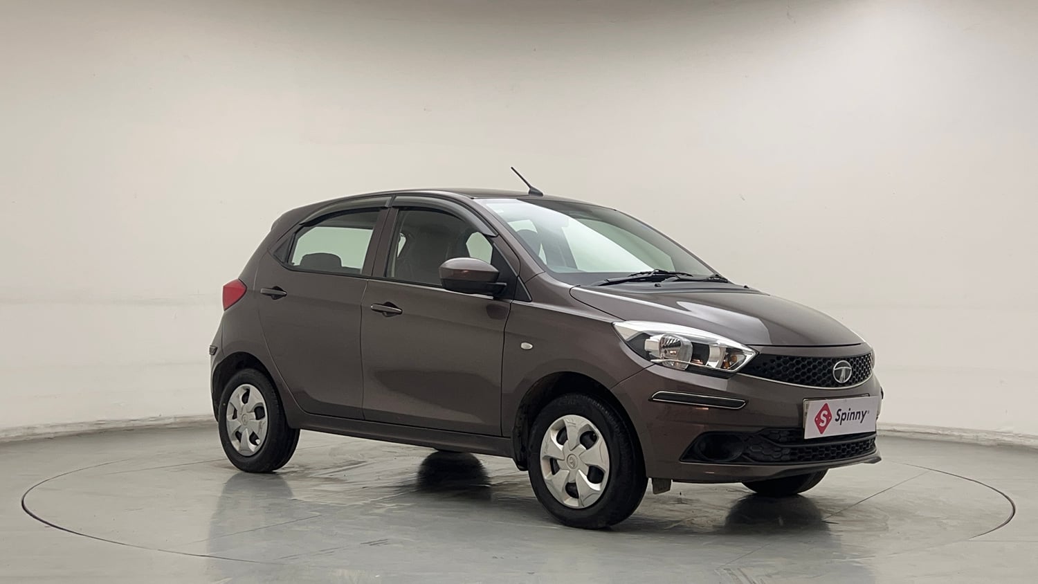 Used 2018 Tata Tiago Revotron XT Petrol Manual exterior RIGHT FRONT CORNER VIEW