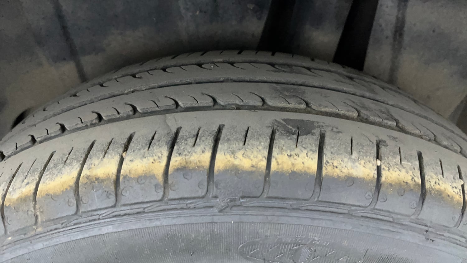 Used 2020 Maruti Suzuki New Ertiga ZXi AT Petrol Automatic tyres LEFT REAR TYRE TREAD VIEW