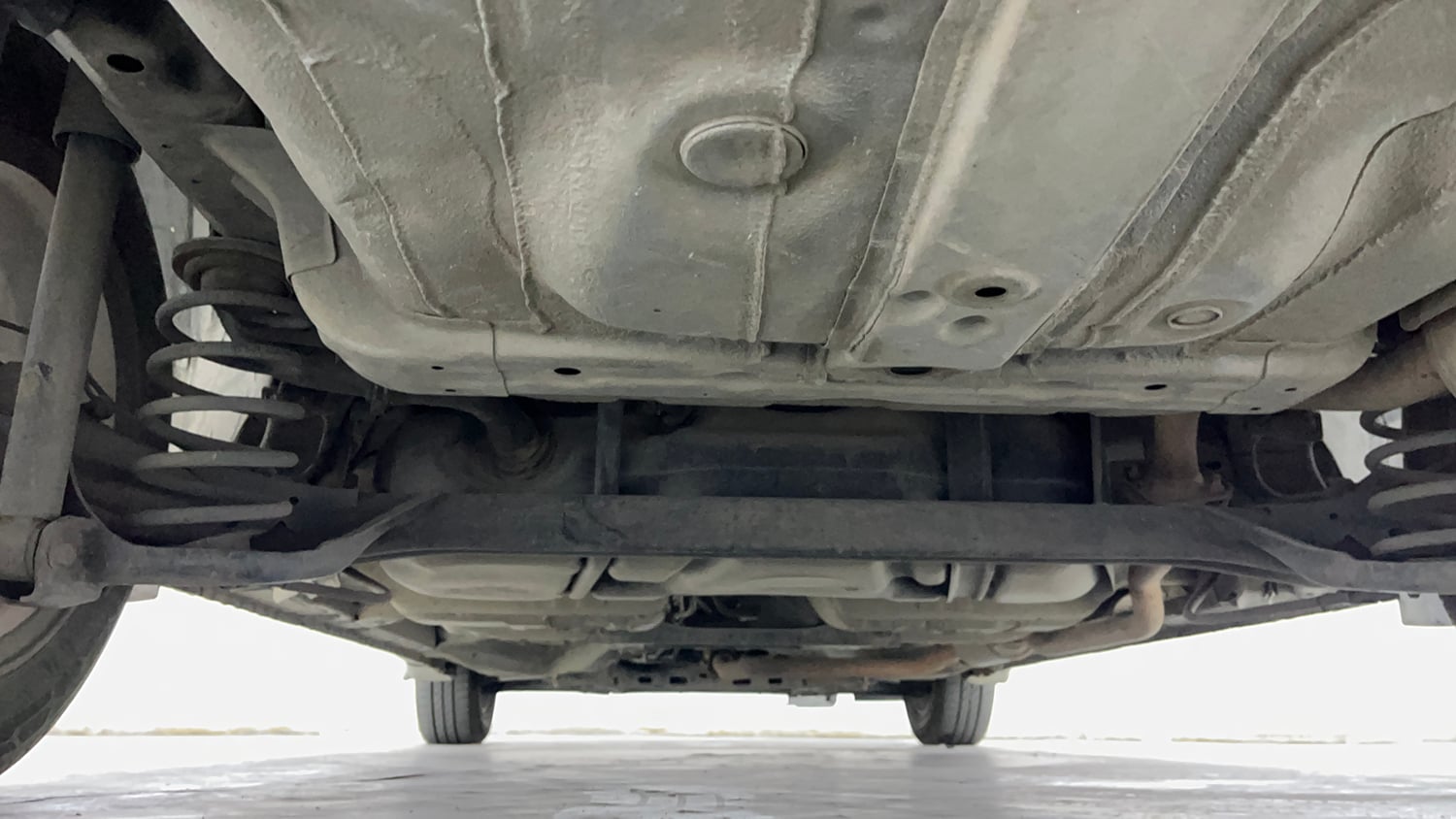 Used 2015 Honda City VX CVT Petrol Automatic extra REAR UNDERBODY VIEW (TAKEN FROM REAR)