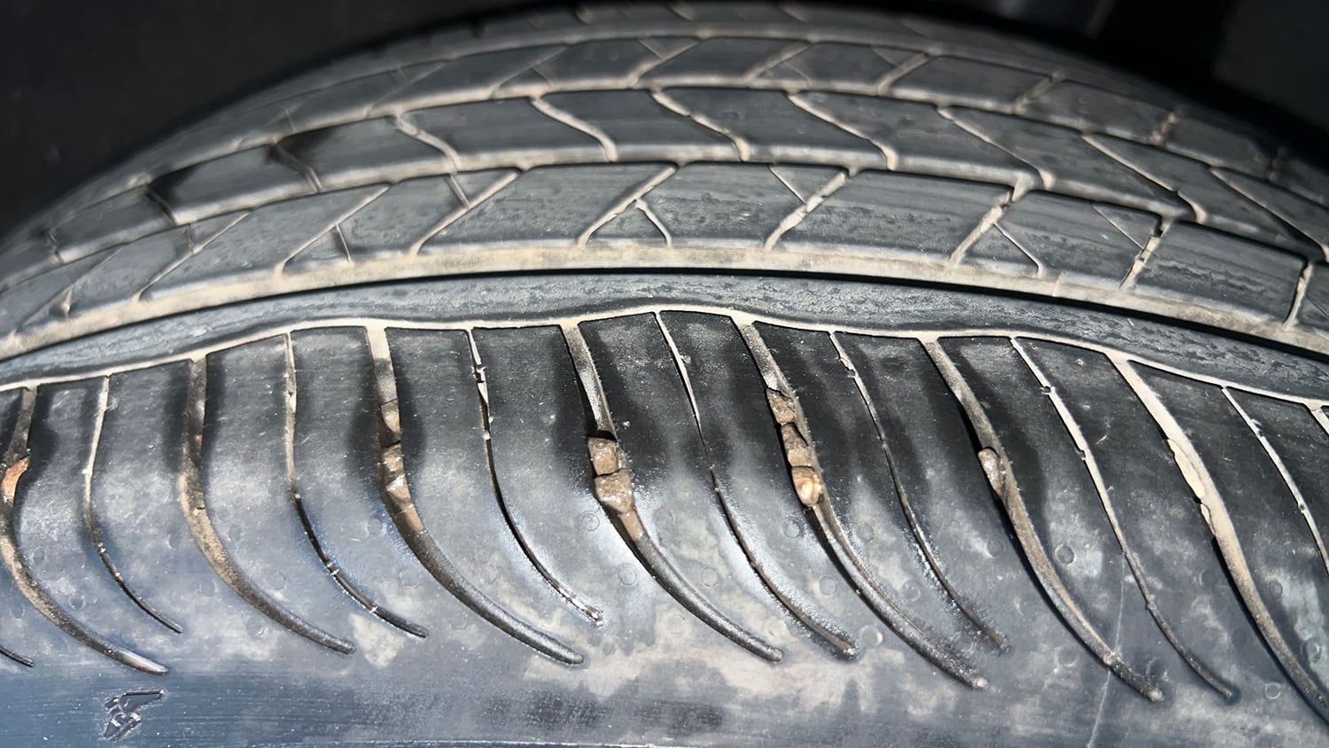 Used 2017 Maruti Suzuki Baleno Zeta 1.2 AT Petrol Automatic tyres LEFT REAR TYRE TREAD VIEW