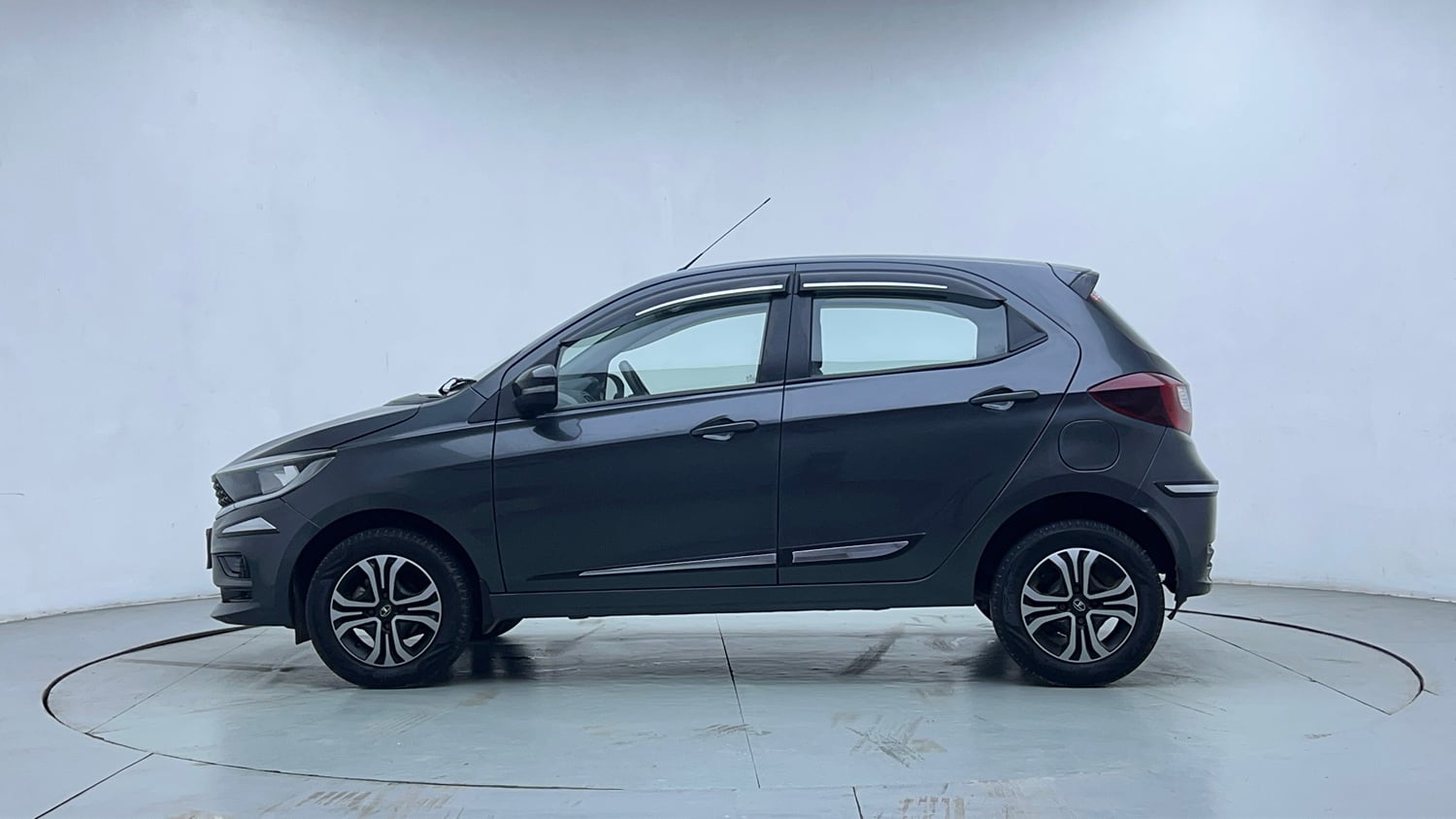 Used 2022 Tata Tiago XT CNG Cng Manual exterior LEFT SIDE VIEW