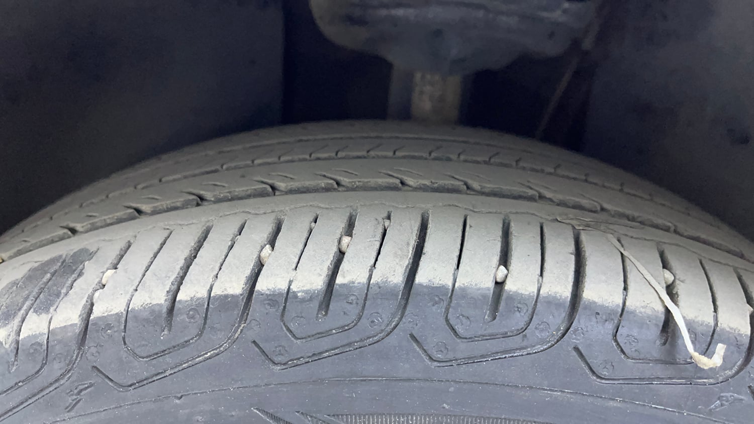 Used 2022 Skoda Slavia Style 1.0L TSI AT Petrol Automatic tyres LEFT FRONT TYRE TREAD VIEW