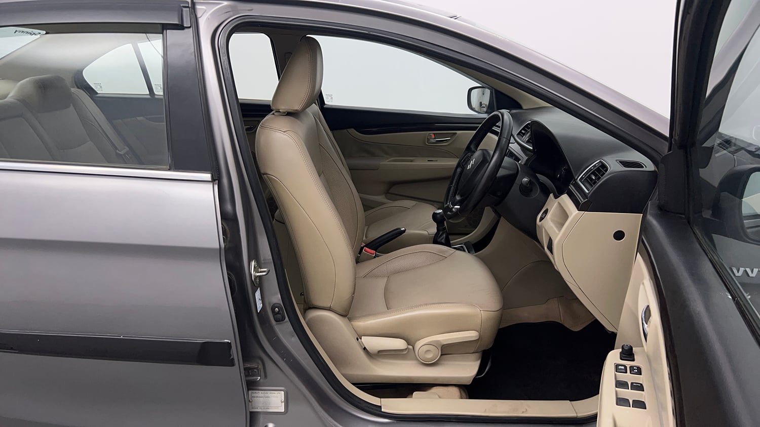 Used 2016 Maruti Suzuki Ciaz ZXi Petrol Manual interior RIGHT SIDE FRONT DOOR CABIN VIEW