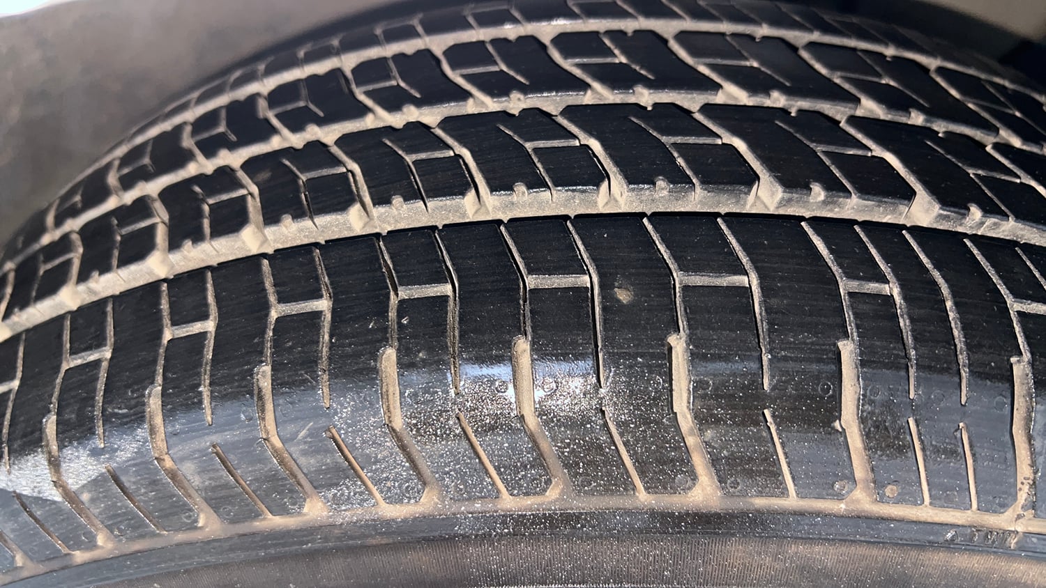 Used 2016 Hyundai Elite i20 Sportz 1.2 Petrol Manual tyres RIGHT FRONT TYRE TREAD VIEW