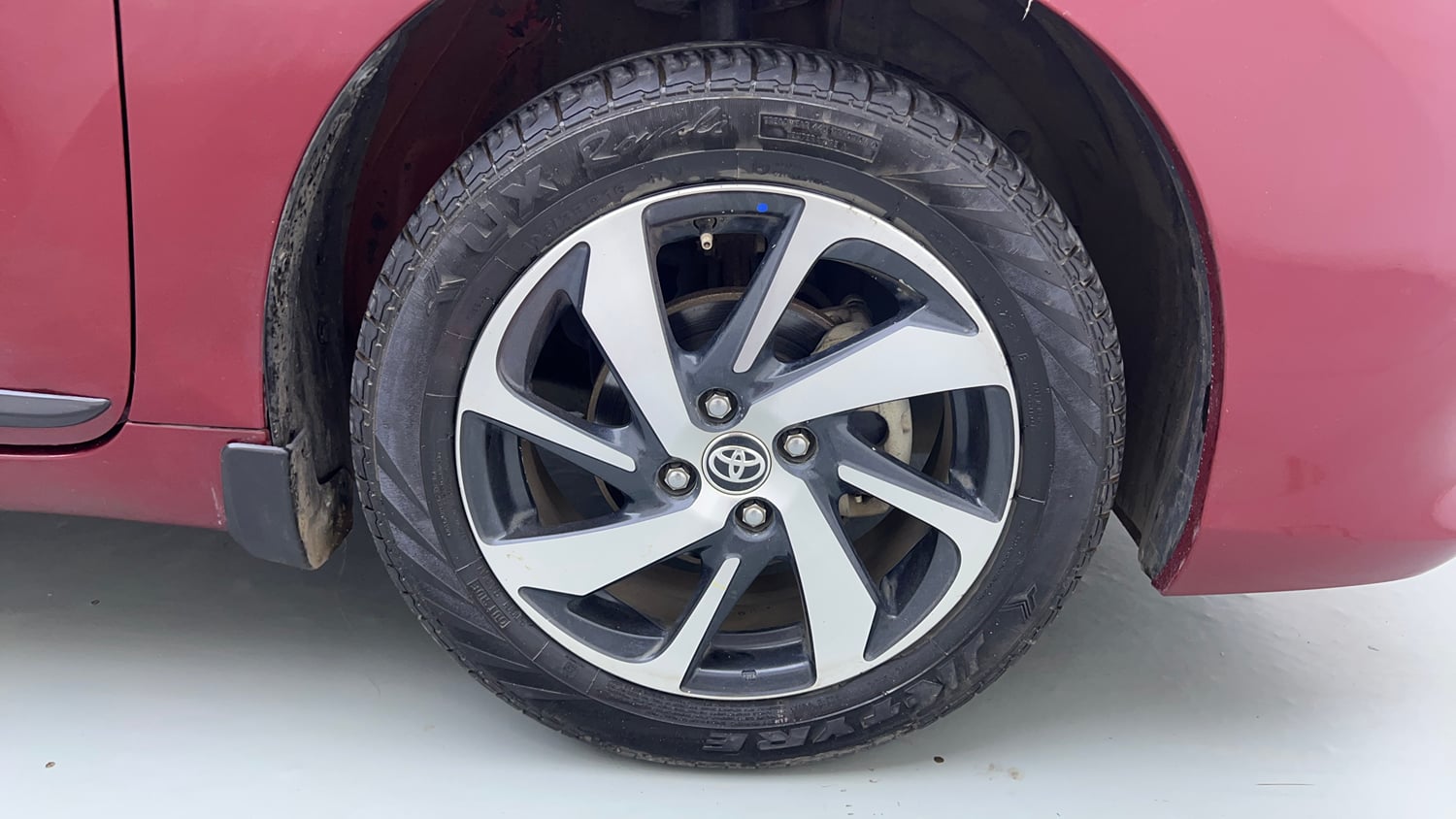 Used 2022 Toyota Glanza V Petrol Manual tyres RIGHT FRONT TYRE RIM VIEW