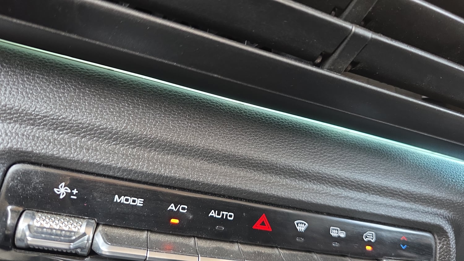 Used 2025 MG Motors Windsor EV Essence Pro Electric Automatic top_features Ambient interior lighting