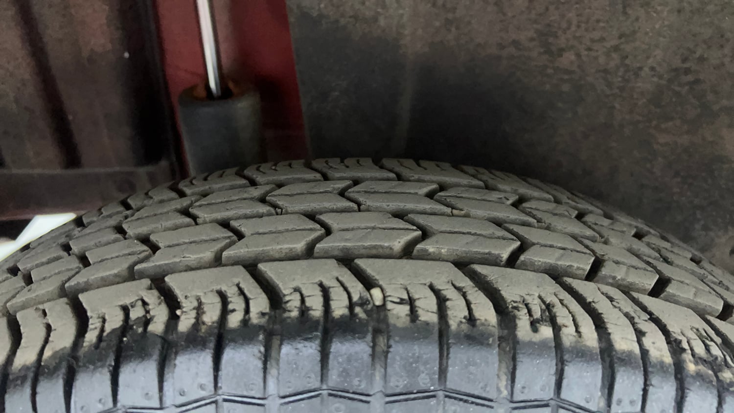 Used 2014 Maruti Suzuki Swift VXi Petrol Manual tyres RIGHT REAR TYRE TREAD VIEW