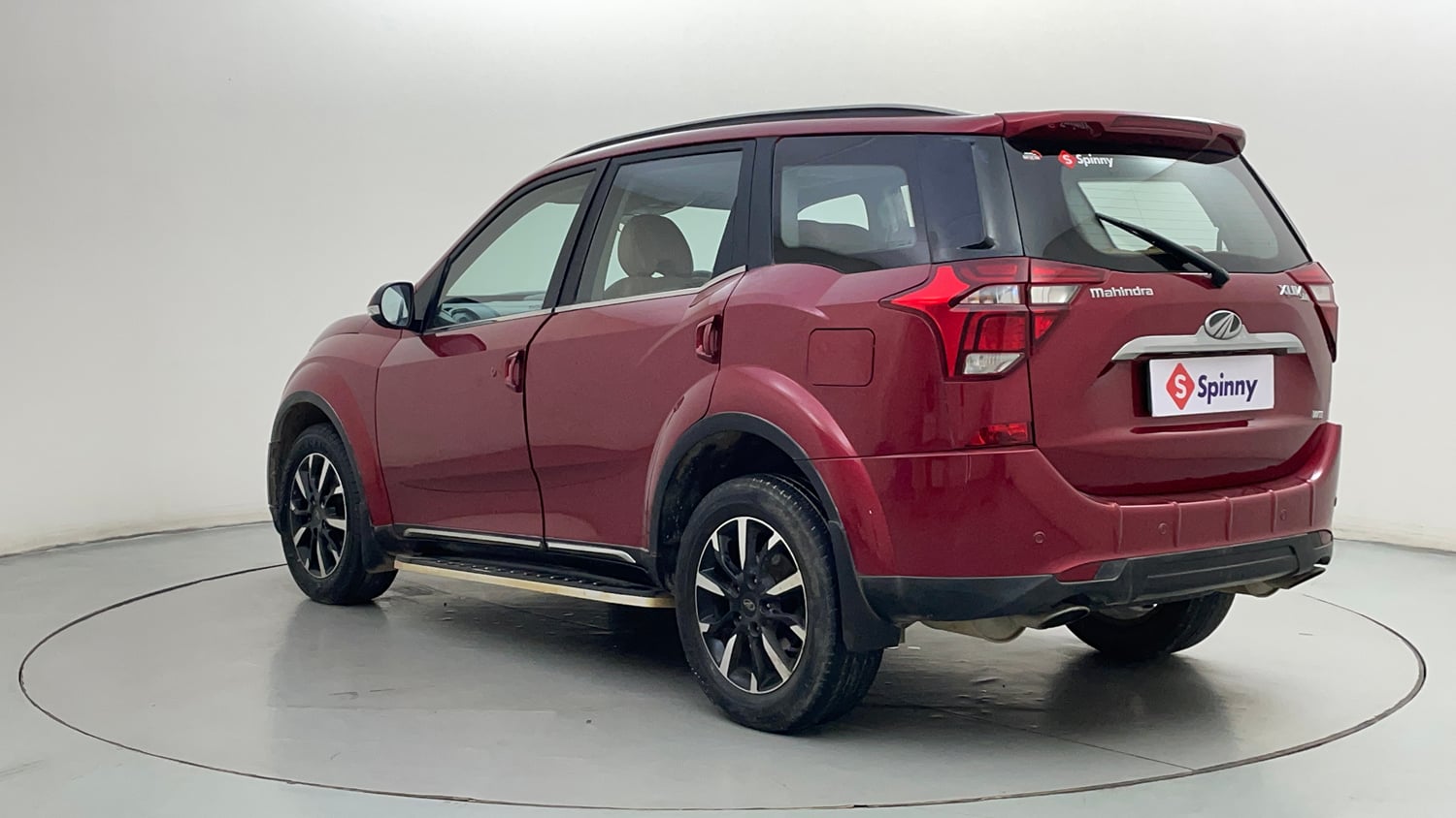 Used 2018 Mahindra XUV500 W11 Diesel Manual exterior LEFT REAR CORNER VIEW