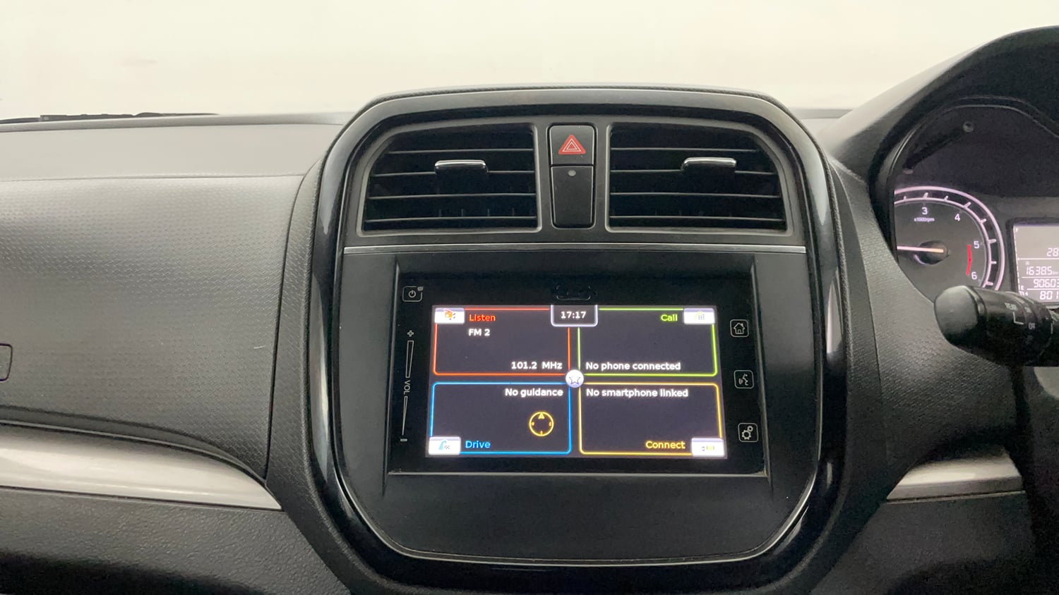 Used 2017 Maruti Suzuki Vitara Brezza ZDi+ Dual Tone Diesel Manual top_features Integrated (in-dash) music system