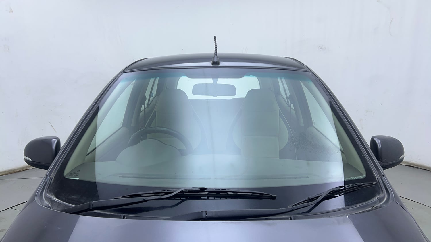 Used 2013 Hyundai i10 Magna 1.2 Kappa2 Petrol Manual exterior FRONT WINDSHIELD VIEW