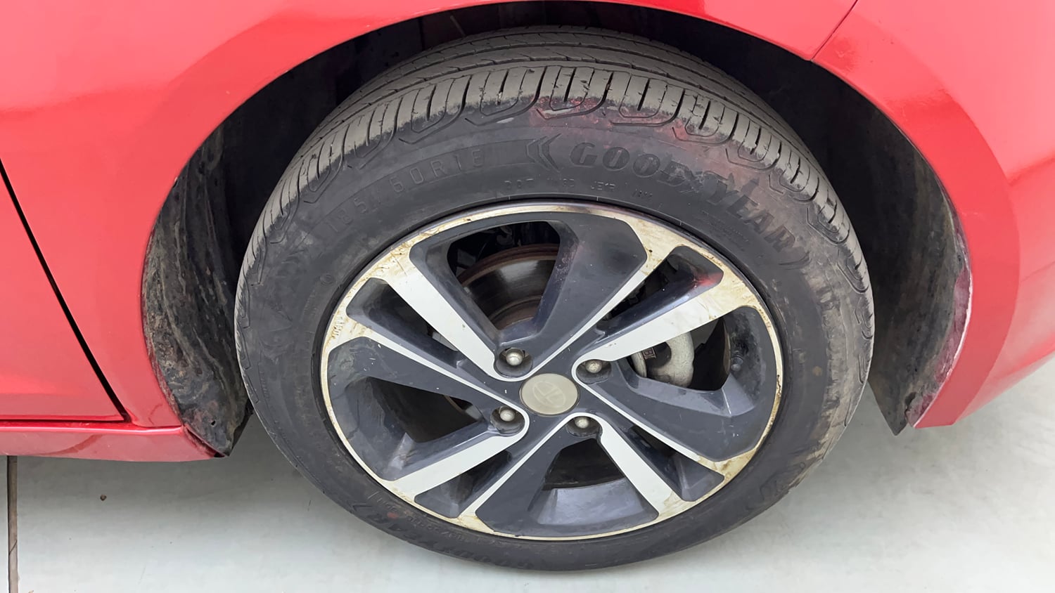 Used 2023 Tata Altroz XZ Diesel Diesel Manual tyres RIGHT FRONT TYRE RIM VIEW