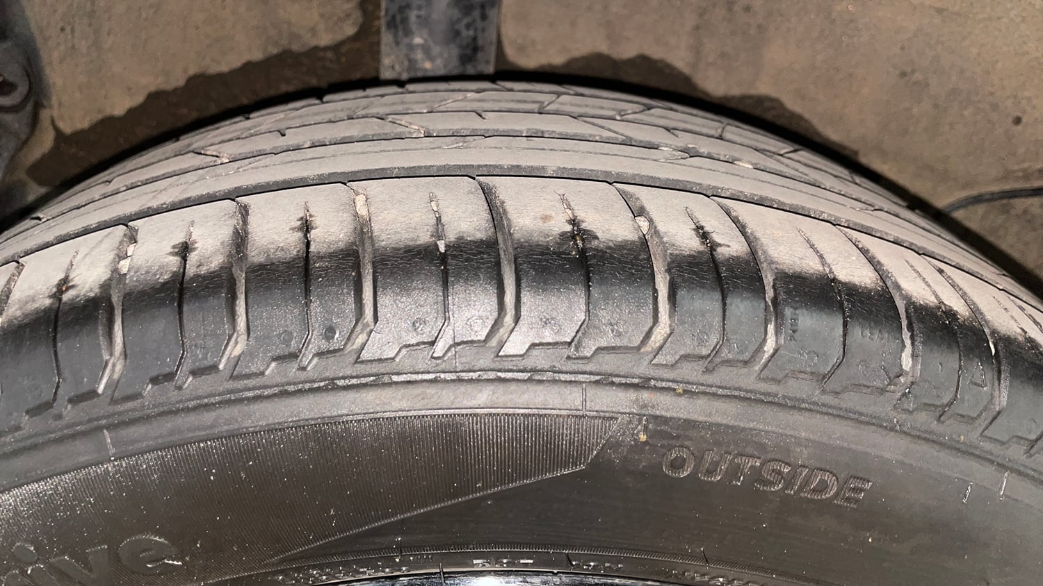 Used 2023 Hyundai New i20 Asta (O) 1.2 IVT Petrol Automatic tyres RIGHT REAR TYRE TREAD VIEW