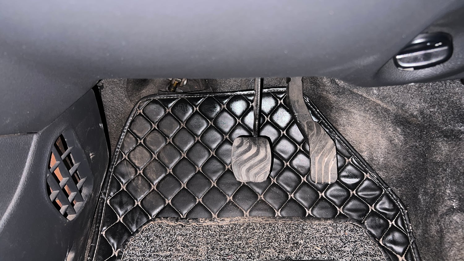 Used 2016 Renault Kwid 1.0 RXT AMT Petrol Automatic interior PEDALS VIEW