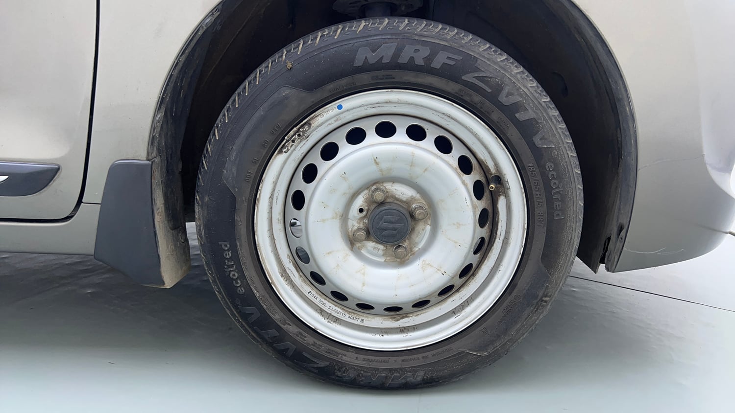 Used 2021 Maruti Suzuki Baleno Sigma Petrol Manual tyres RIGHT FRONT TYRE RIM VIEW
