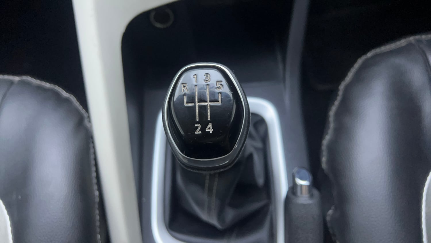 Used 2023 Nissan Magnite XL Petrol Manual interior GEAR  KNOB VIEW