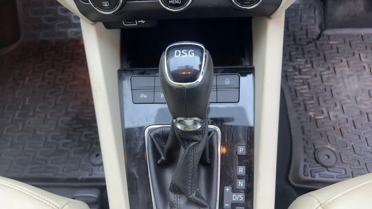 Used 2018 Skoda Octavia 1.8 TSI L&K Petrol Automatic interior GEAR  KNOB VIEW