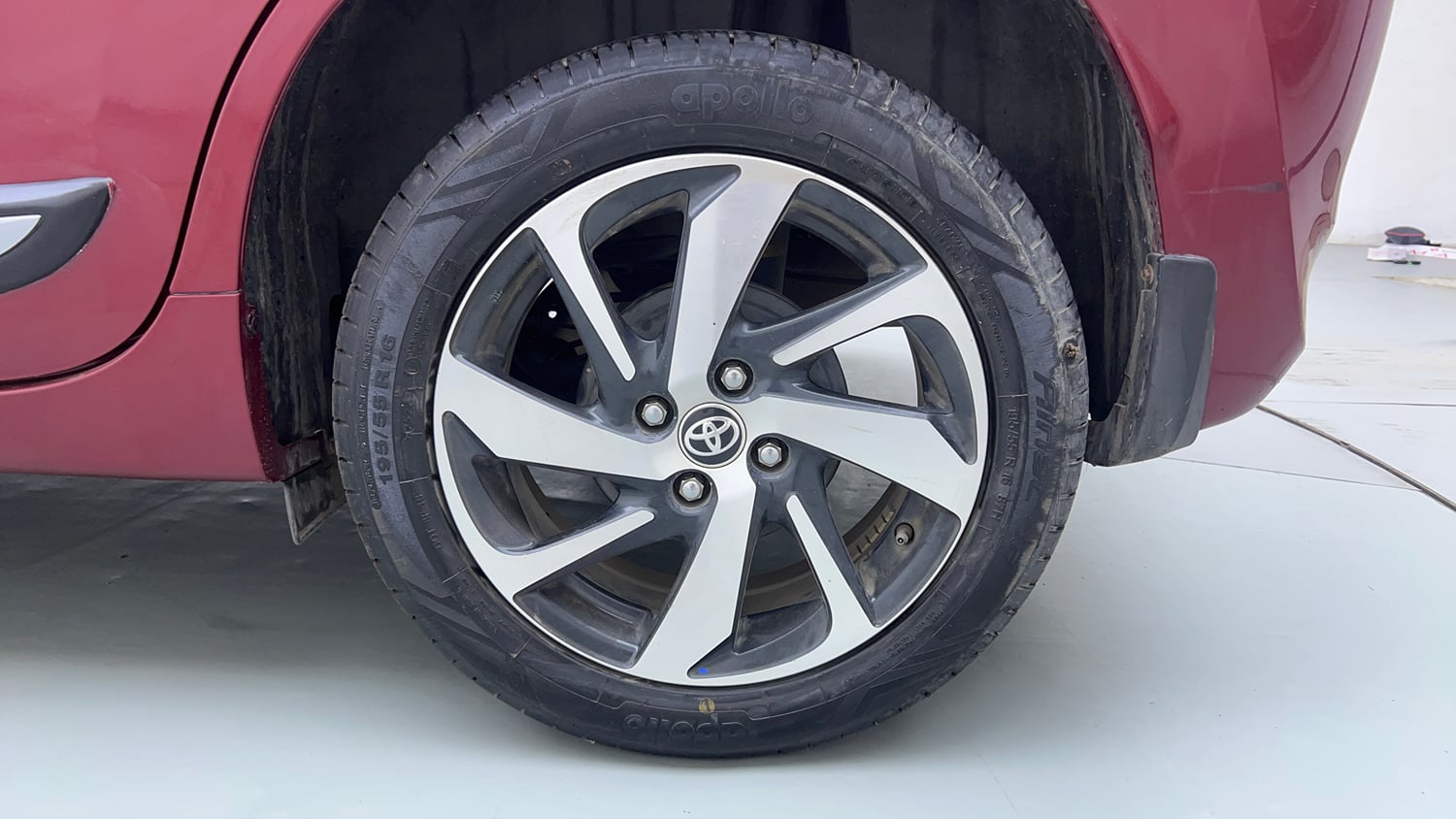 Used 2022 Toyota Glanza V Petrol Manual tyres LEFT REAR TYRE RIM VIEW