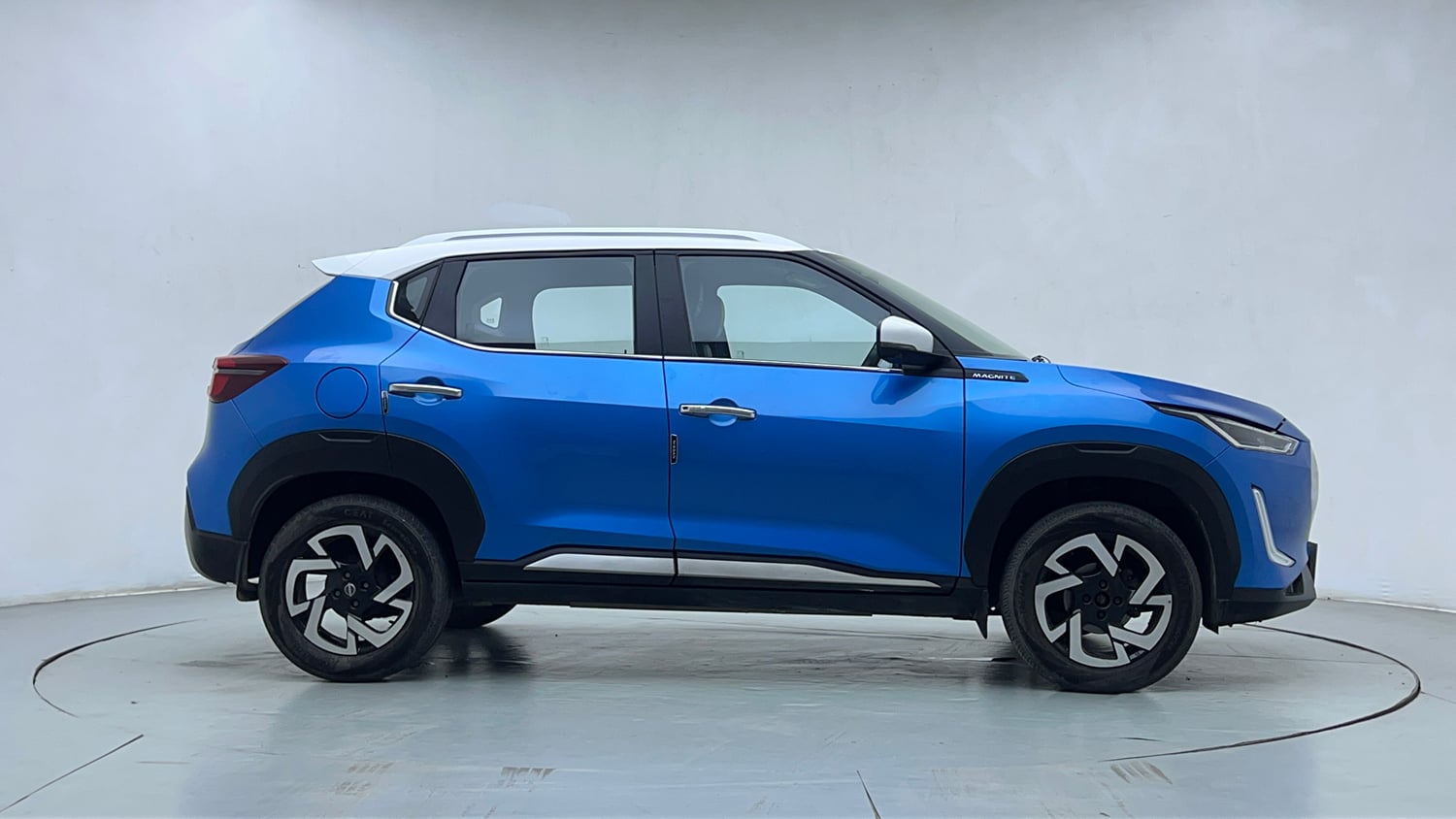 Used 2022 Nissan Magnite XV Petrol Manual exterior RIGHT SIDE VIEW