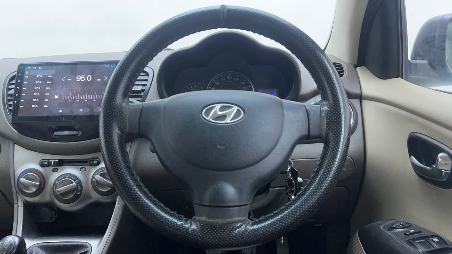 Used 2013 Hyundai i10 Magna 1.2 Kappa2 Petrol Manual interior STEERING VIEW