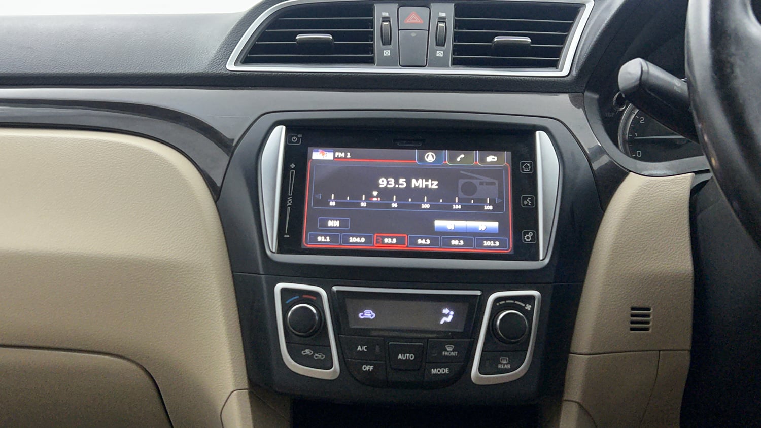 Used 2016 Maruti Suzuki Ciaz ZXi Petrol Manual interior MUSIC SYSTEM & AC CONTROL VIEW
