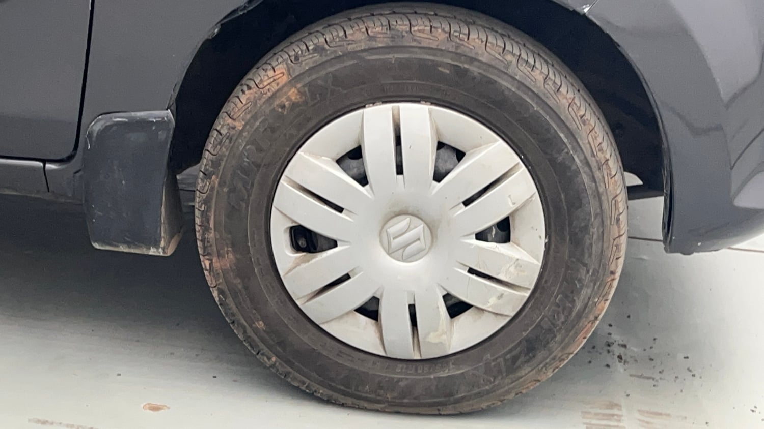 Used 2015 Maruti Suzuki Alto 800 Lxi Petrol Manual tyres RIGHT FRONT TYRE RIM VIEW