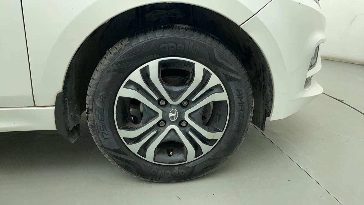 Used 2020 Tata Tiago Revotron XZ Petrol Manual tyres RIGHT FRONT TYRE RIM VIEW