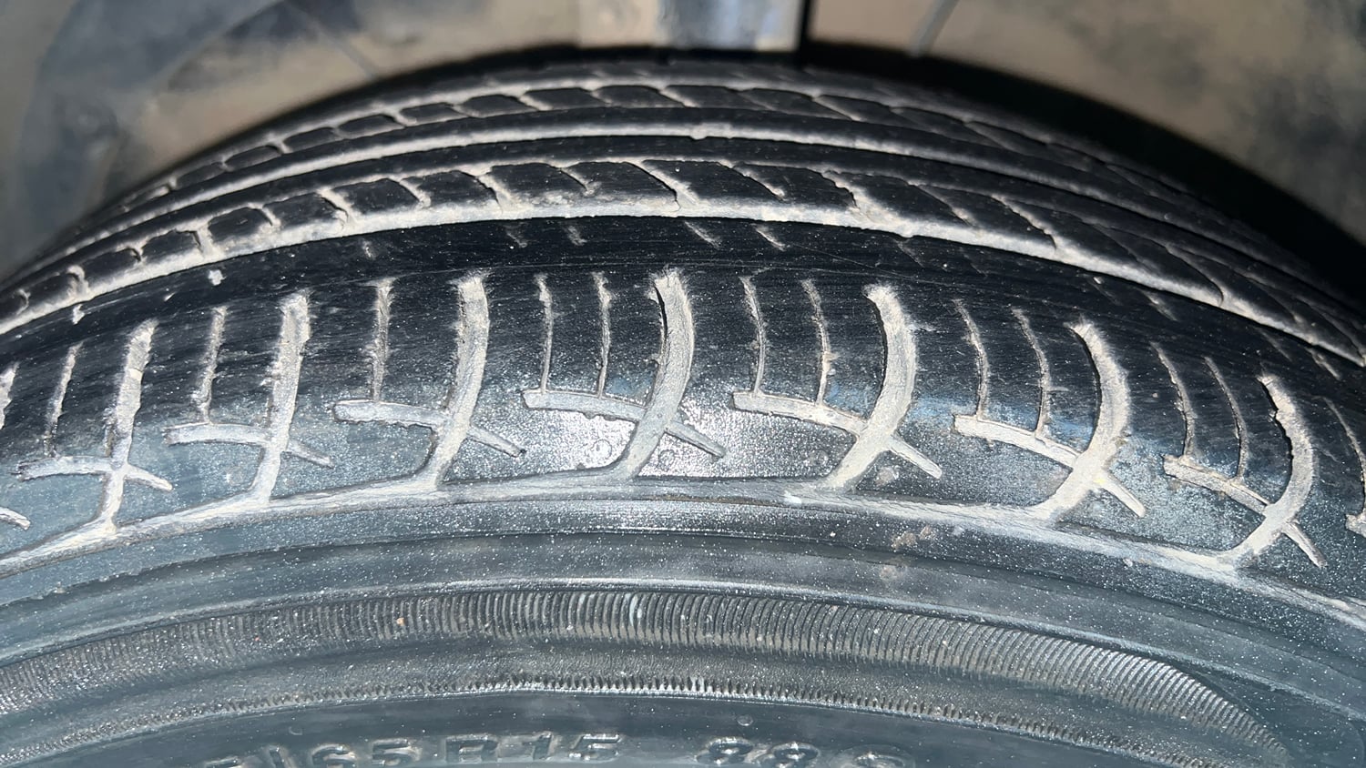 Used 2017 Maruti Suzuki Baleno Delta 1.2 Petrol Manual tyres LEFT FRONT TYRE TREAD VIEW