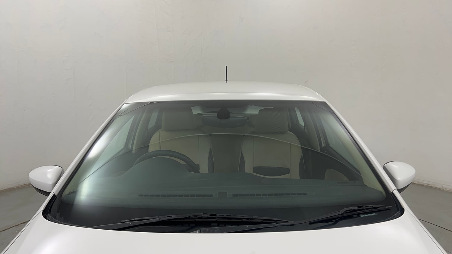 Used 2016 Volkswagen Polo Highline1.2L (P) Petrol Manual exterior FRONT WINDSHIELD VIEW