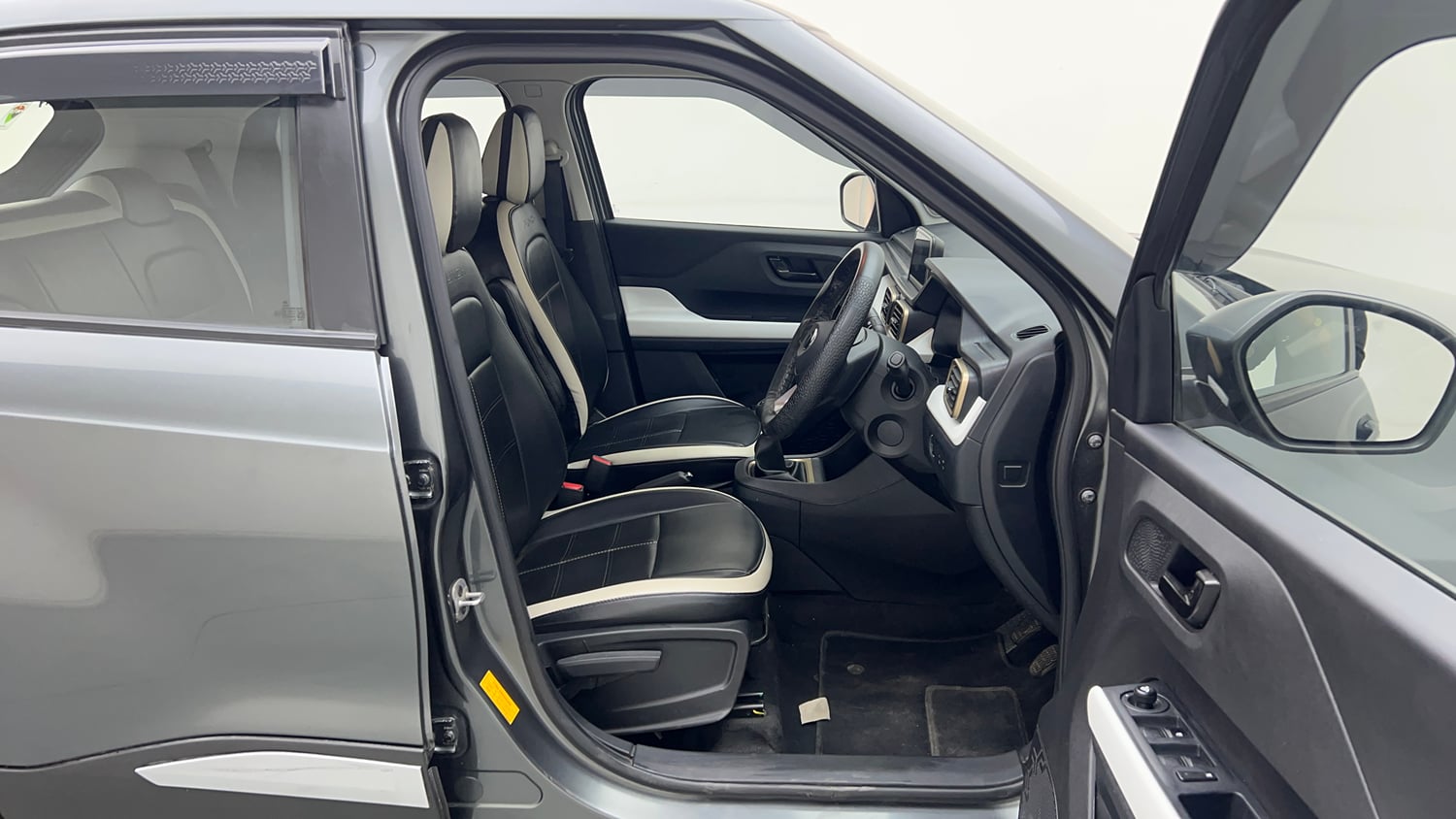 Used 2024 Tata Punch Accomplished MT Petrol Manual interior RIGHT SIDE FRONT DOOR CABIN VIEW