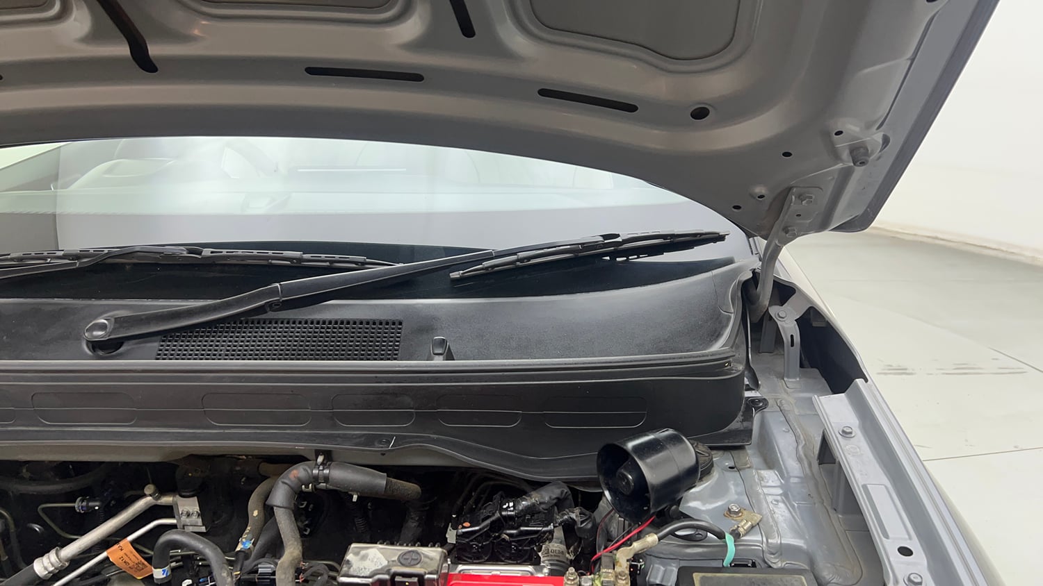 Used 2024 Hyundai Venue E 1.2 Petrol Petrol Manual engine ENGINE LEFT SIDE HINGE & APRON VIEW