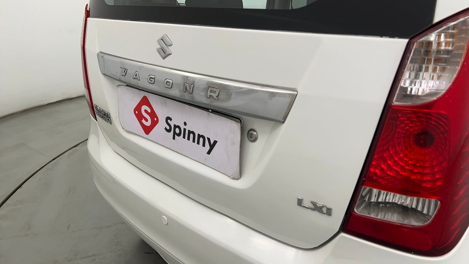Used 2012 Maruti Suzuki Wagon R LXi Petrol Manual dents MINOR DENT