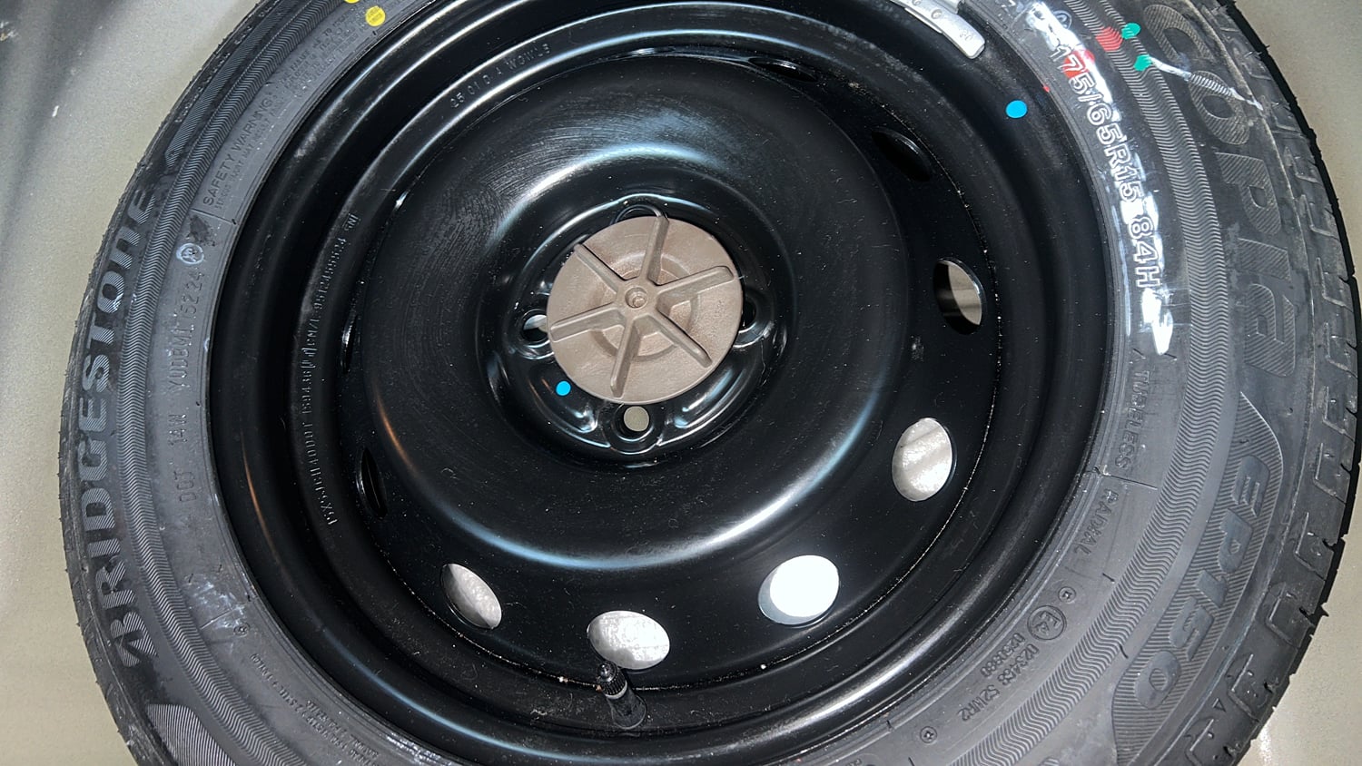 Used 2025 Maruti Suzuki Ignis Delta 1.2 AMT Petrol Automatic tyres SPARE TYRE VIEW