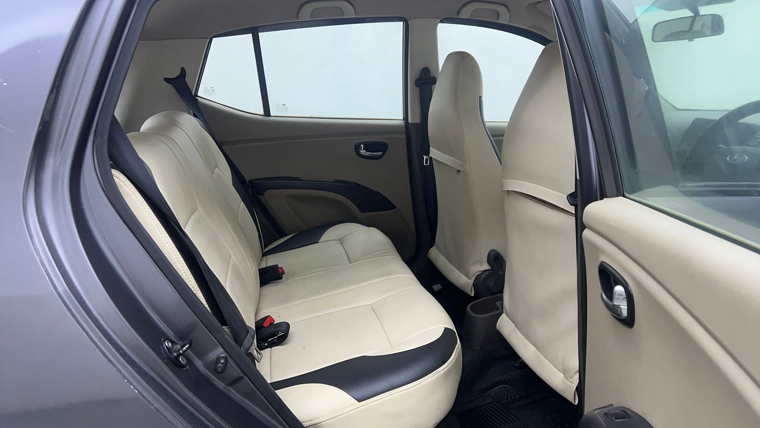 Used 2013 Hyundai i10 Magna 1.2 Kappa2 Petrol Manual interior RIGHT SIDE REAR DOOR CABIN VIEW