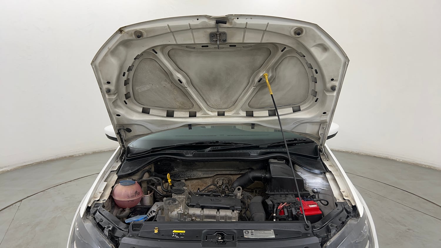 Used 2016 Volkswagen Polo Highline1.2L (P) Petrol Manual engine ENGINE & BONNET OPEN FRONT VIEW