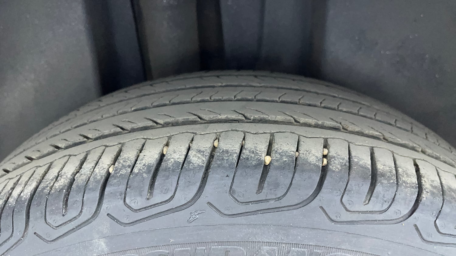 Used 2022 Skoda Slavia Style 1.0L TSI AT Petrol Automatic tyres RIGHT REAR TYRE TREAD VIEW